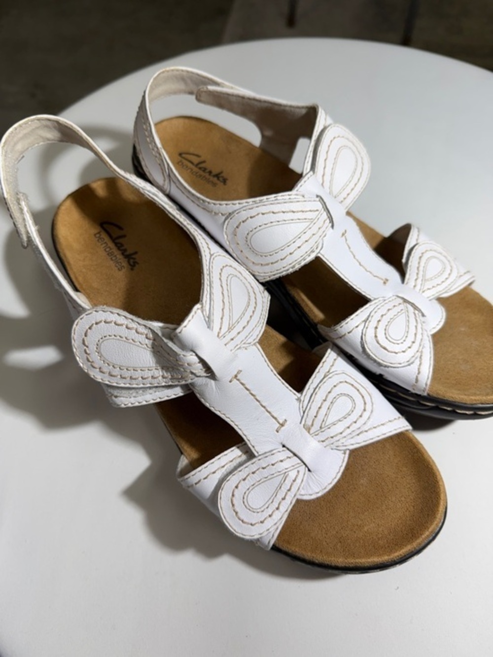 Clarks Lexi NWOT White Leather Cutout Slingback Sandals